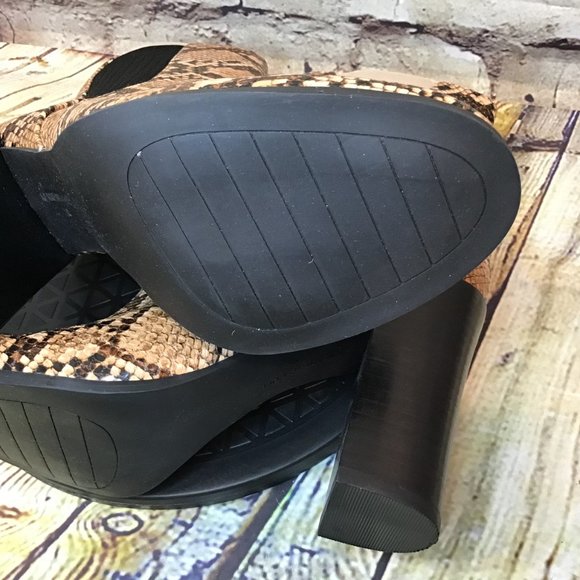 Kenneth Cole Women’s Snake Print Block Heel Ankle Justin Booties Boots Size 7M - Picture 7 of 8